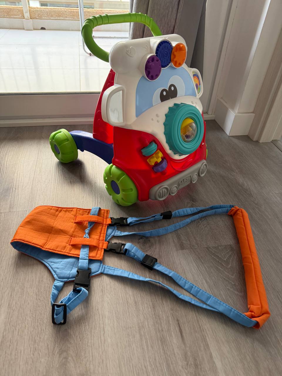 Продам ходунки chicco, все что на фото за 15€