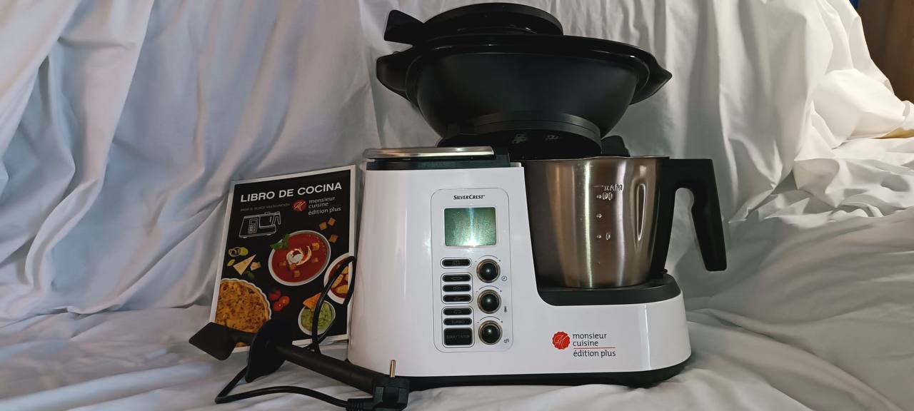 Кухонный комбайн. Почти новый,  3 раза пользовались 190€