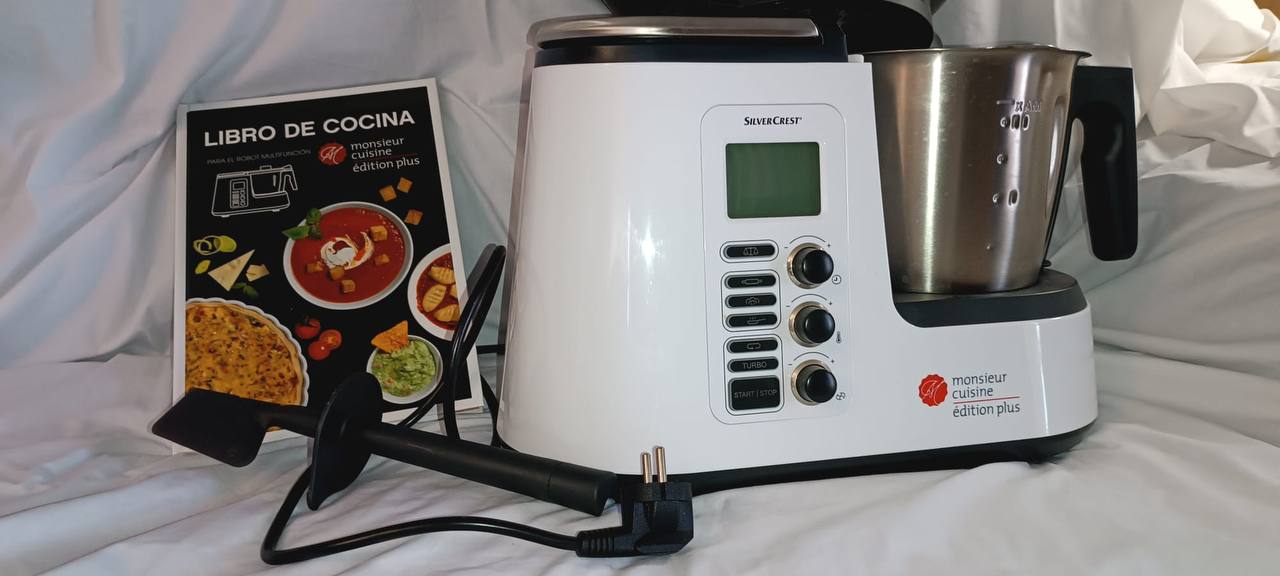 Кухонный комбайн. Почти новый,  3 раза пользовались 190€ 2