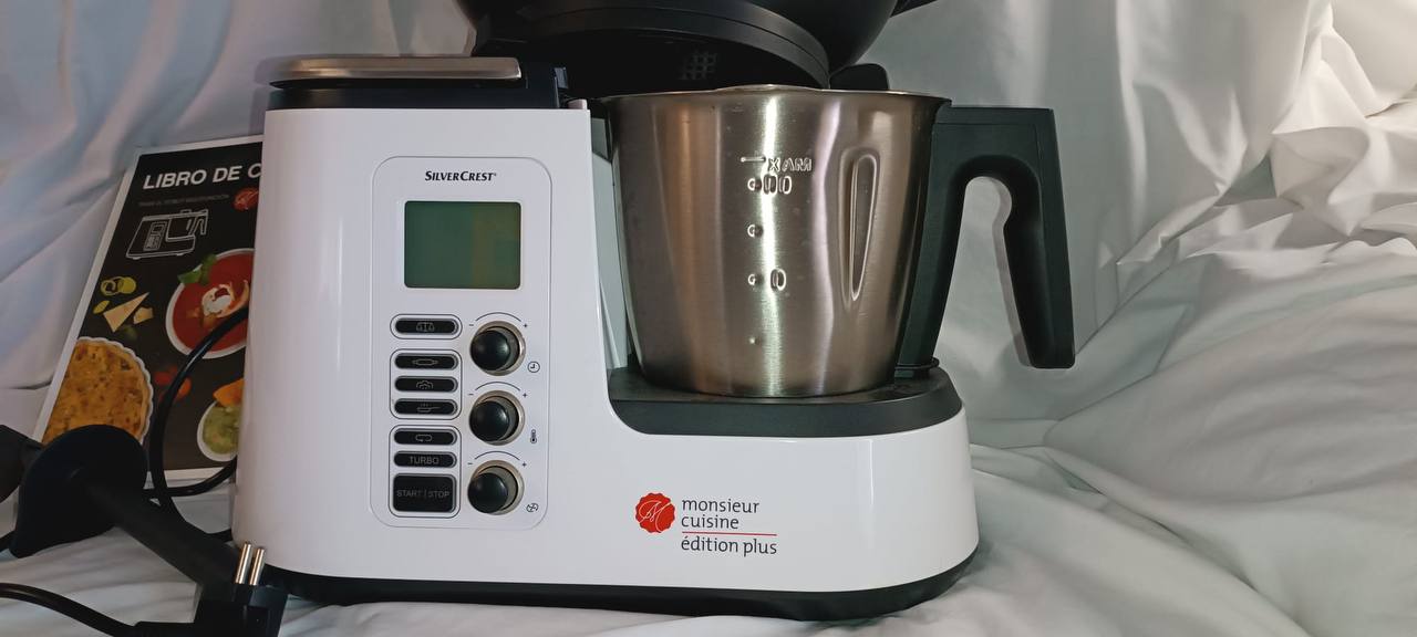 Кухонный комбайн. Почти новый,  3 раза пользовались 190€ 3