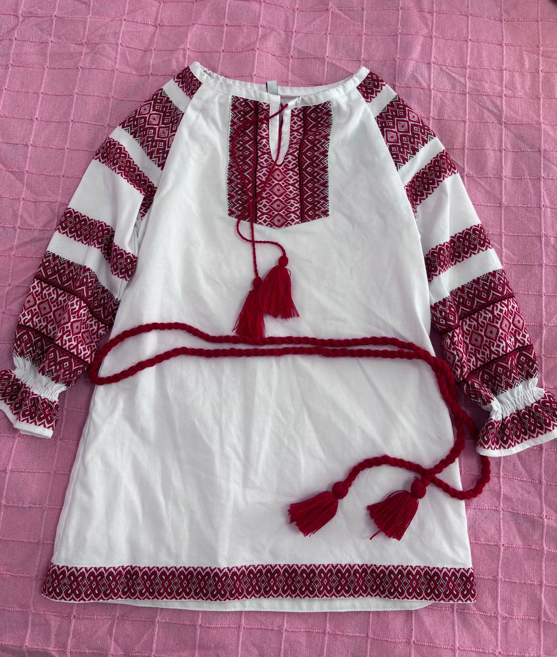 Плаття вишиванка, розмір 4-5 років 10€