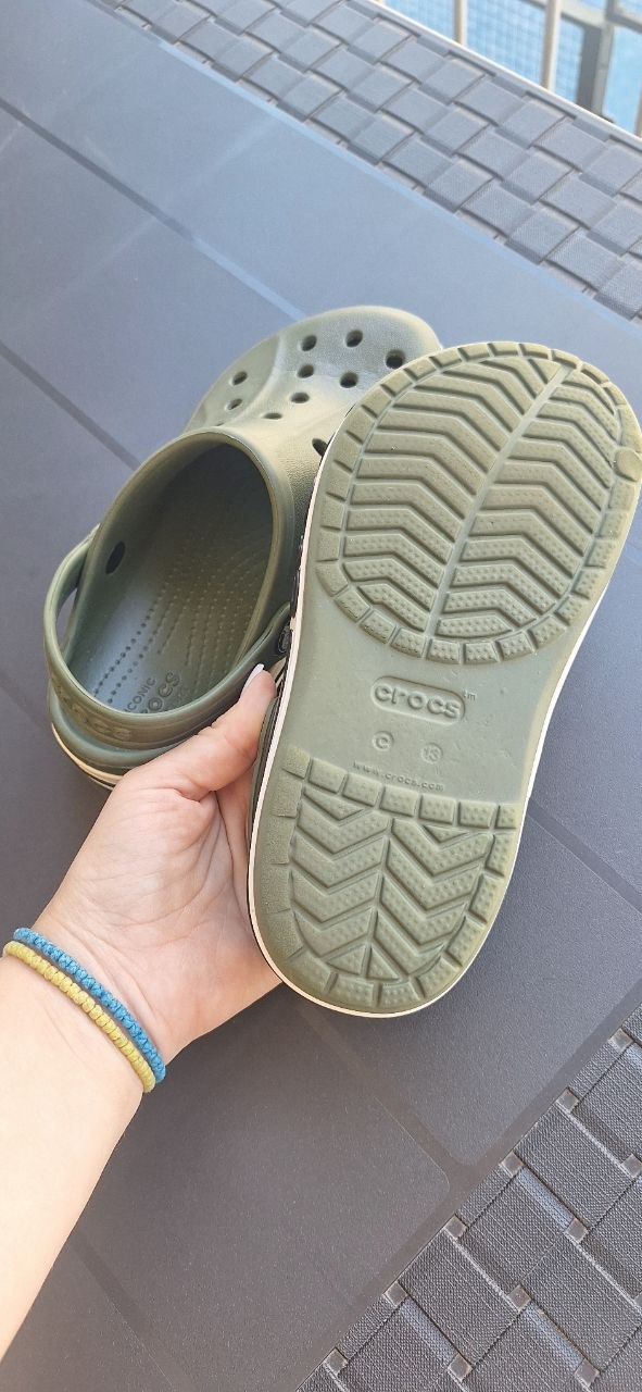Crocs 30-31 –10€ 2