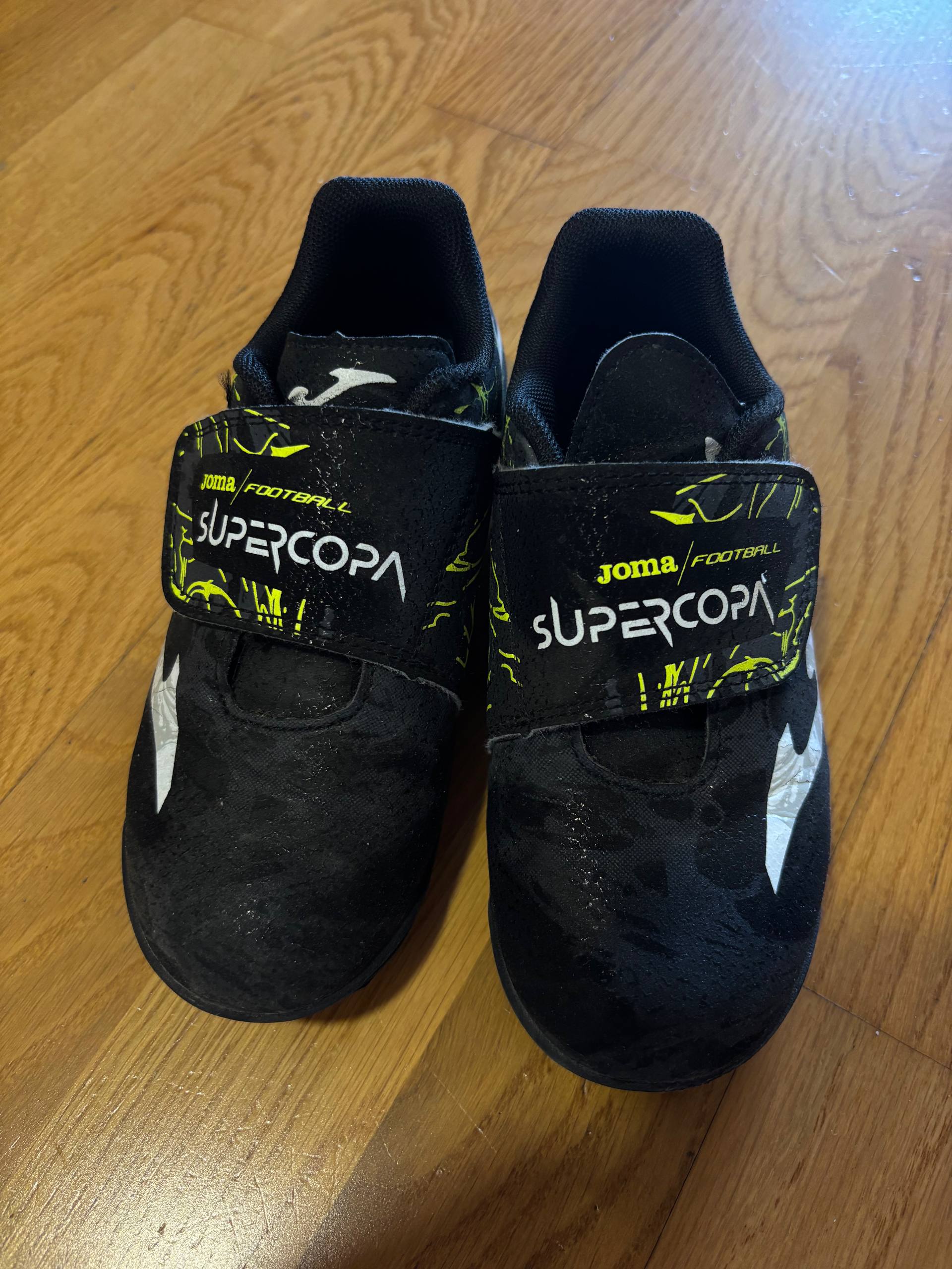 Детские футбольные бутсы JOMA 30 размер. Почти новые, не успели поносить. 10€