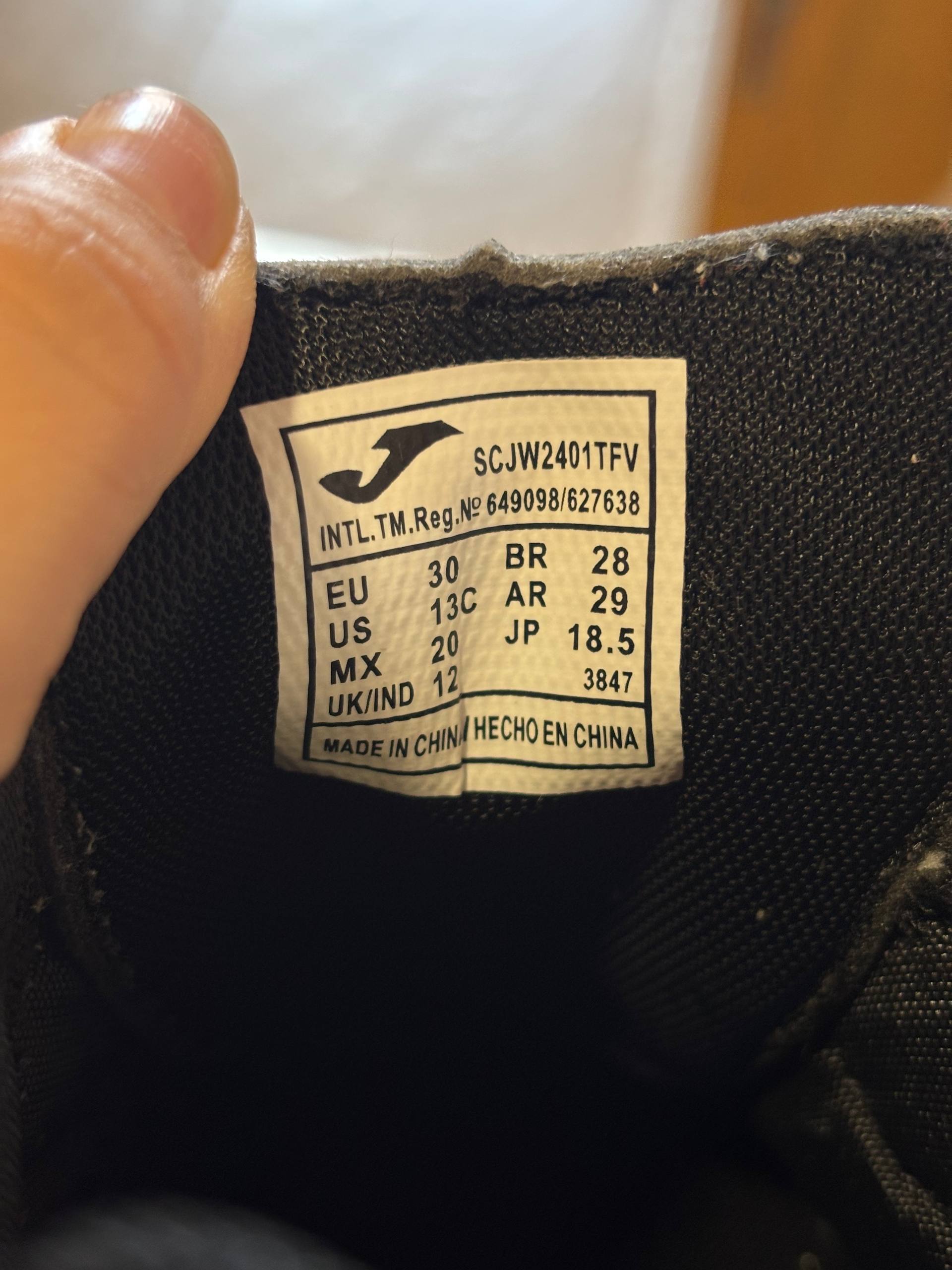Детские футбольные бутсы JOMA 30 размер. Почти новые, не успели поносить. 10€ 2