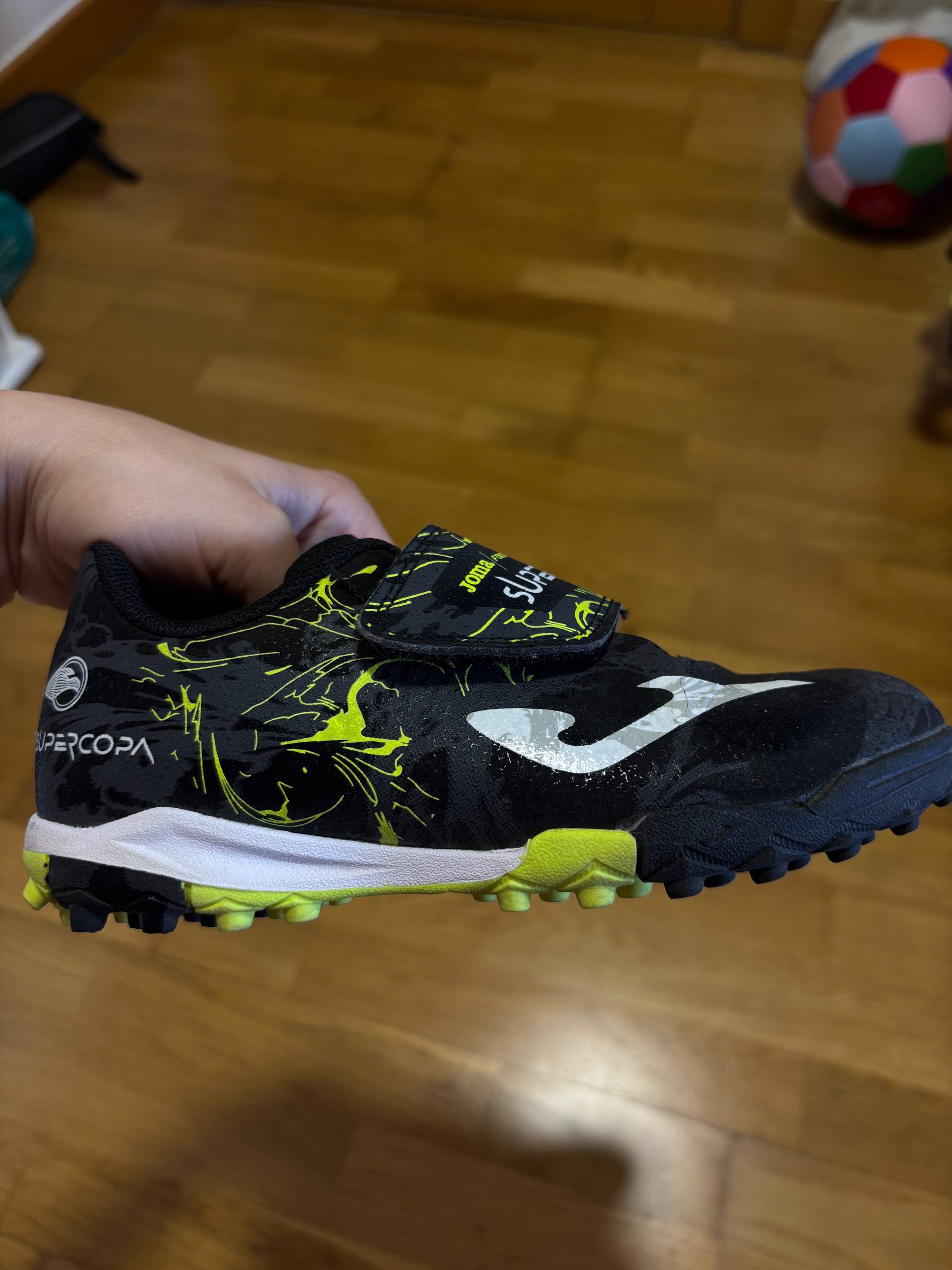 Детские футбольные бутсы JOMA 30 размер. Почти новые, не успели поносить. 10€ 3
