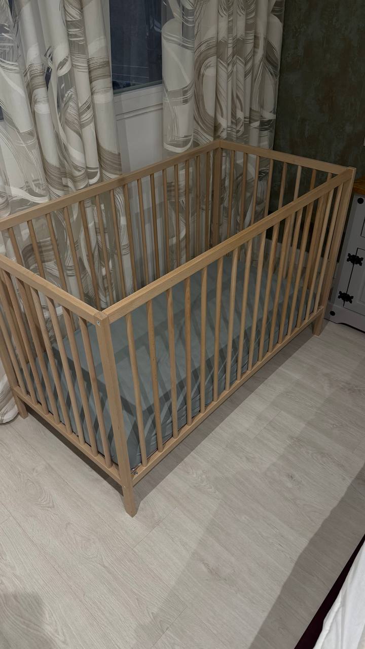 Детская кроватка+жесткий матрас, 60€