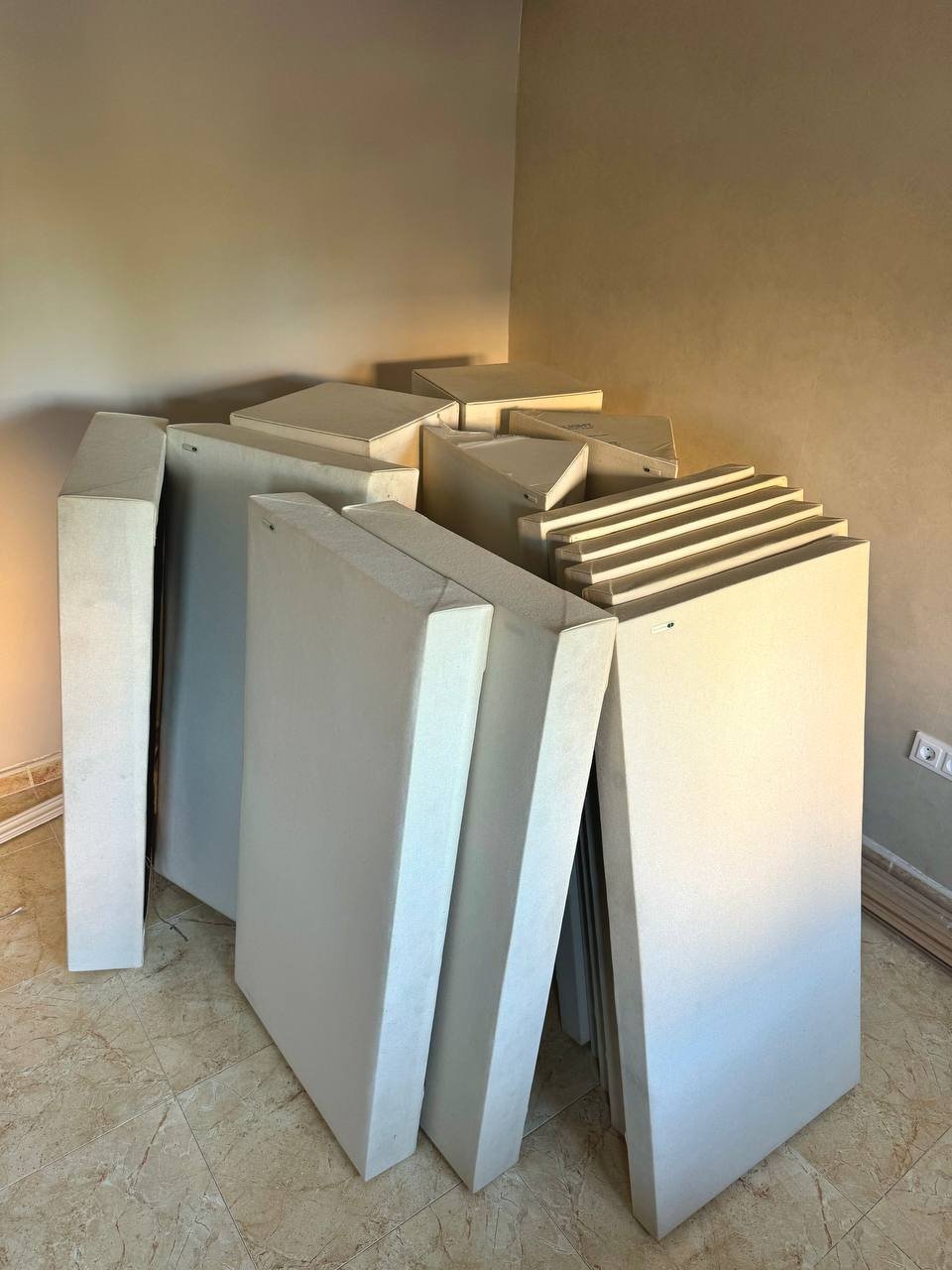 Набор звукопоглощающих панелей GIK ACOUSTICS BASS TRAP off-white