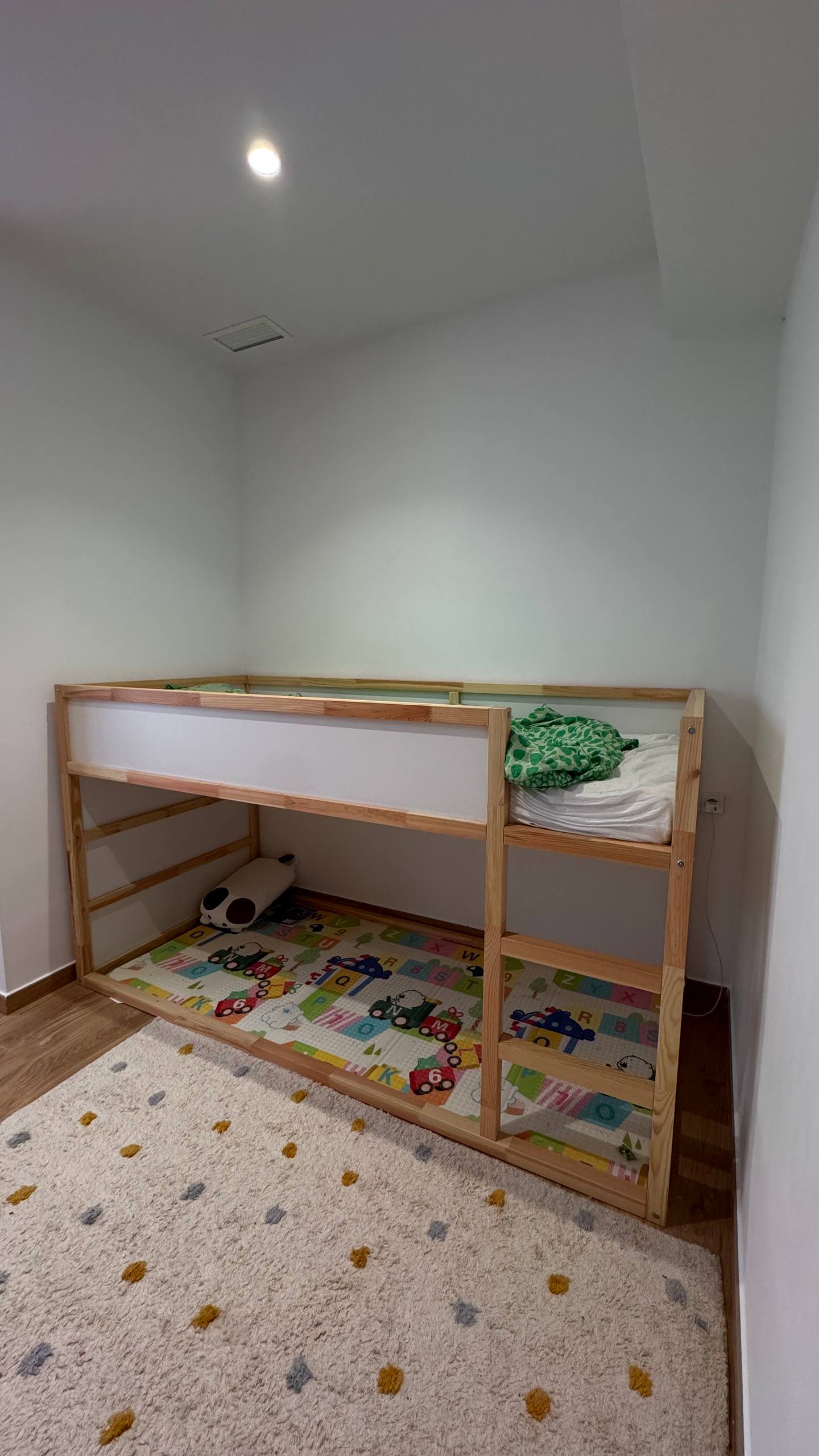 Продам ліжко IKEA, стан нового. 120€