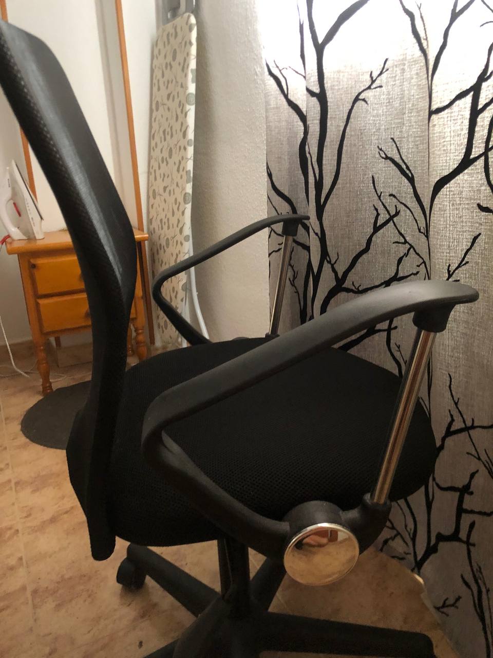 Продам стул офисный. Покупался в IKEA за 70 евро. 