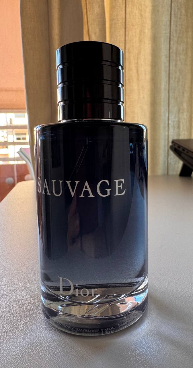 Продам духи Dior Savage, объем 100мл, новые, не подошел аромат. 