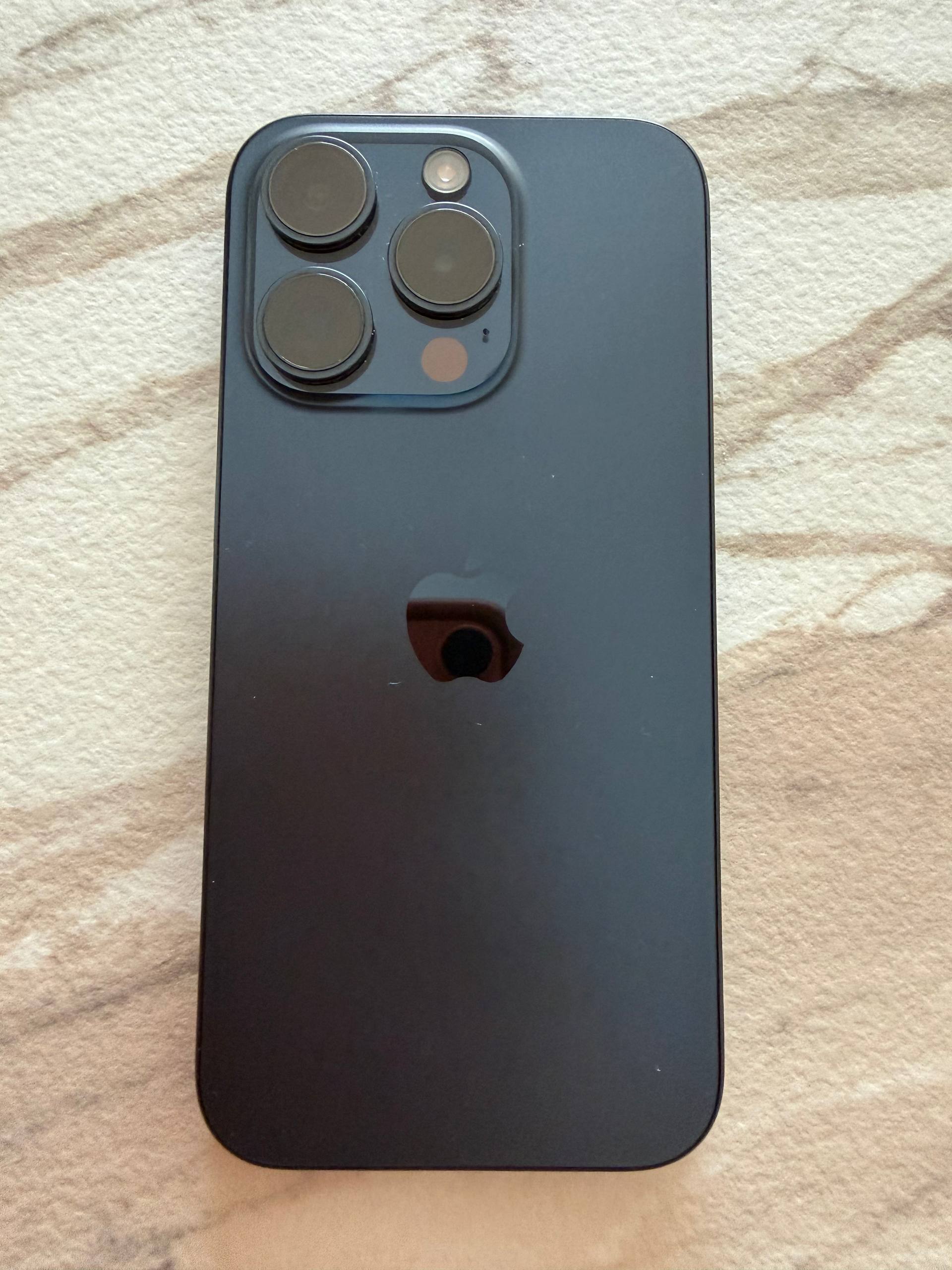 Продам iphone 15 pro 256 gb