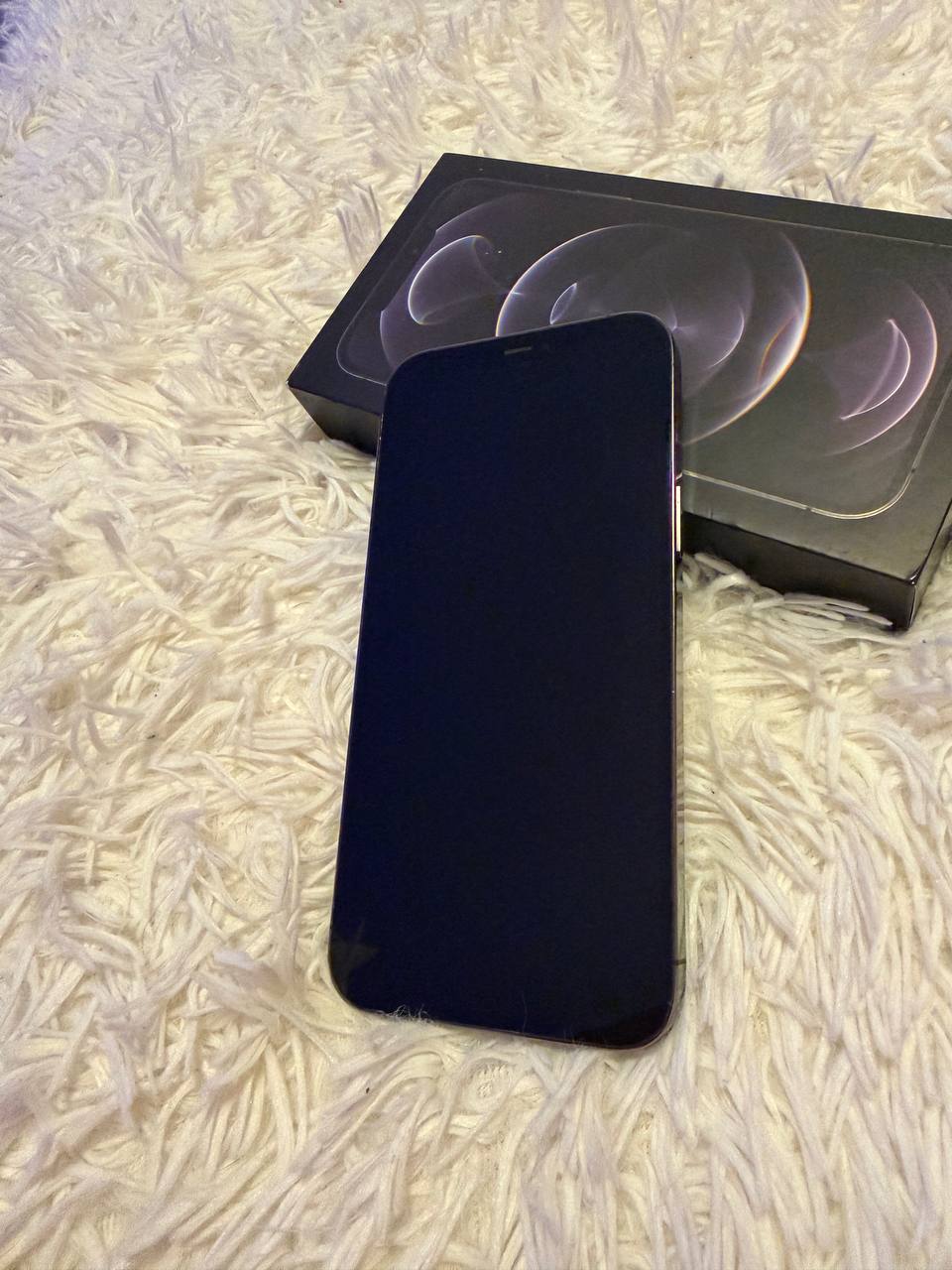 Продаю iPhone 12 Pro Max. Телефон полностью исправен, работает без проблем.