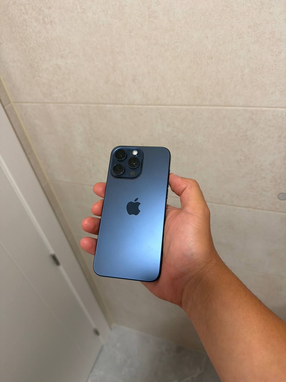 Продаю iPhone 15 Pro Max 256GB, Blue Titanium. Состояние идеальное — всегда был в чехле, царапин нет