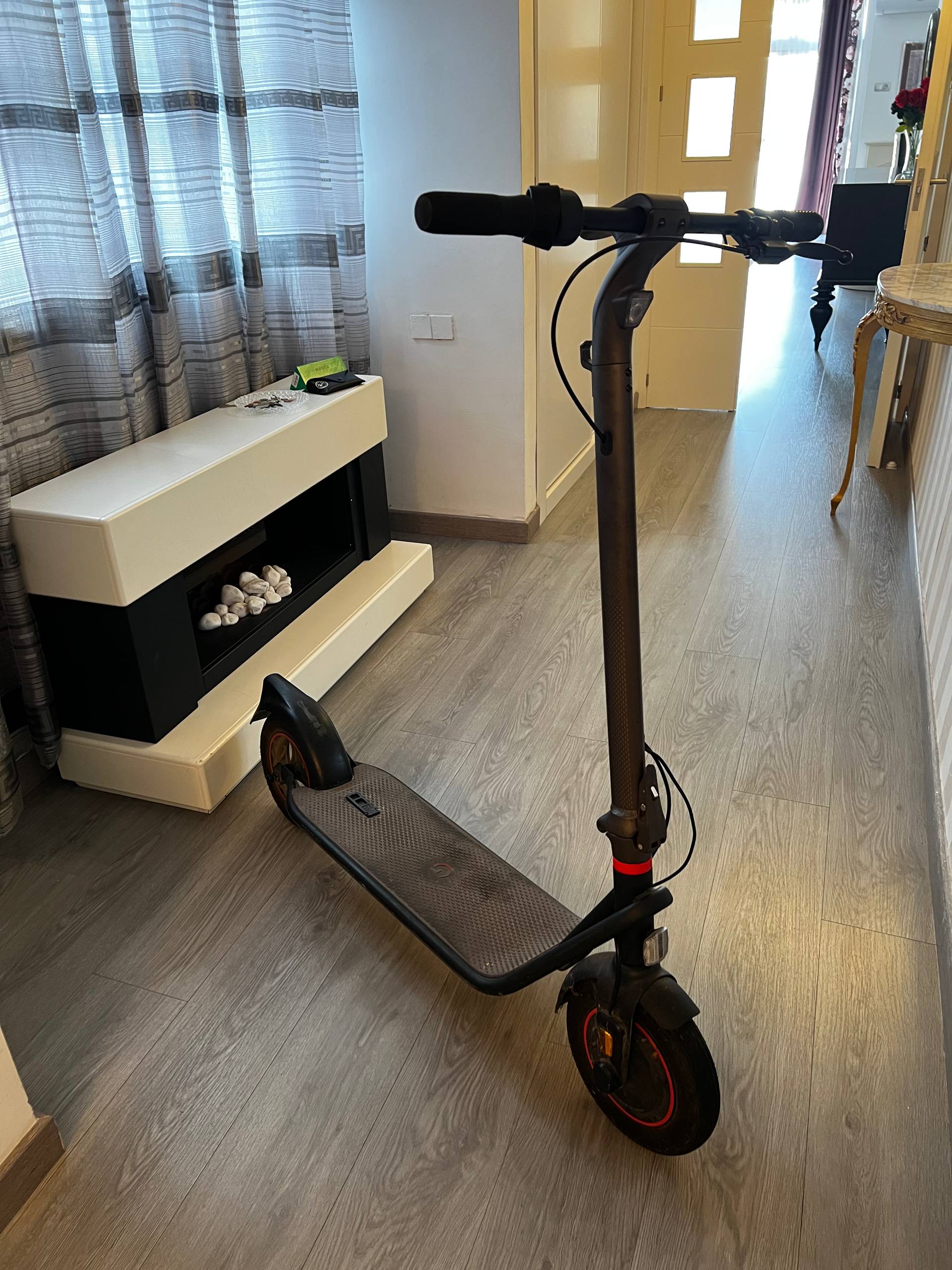 Продаю электросамокат Cecotec Bongo G40 XXL Connected в хорошем рабочем состоянии. 2