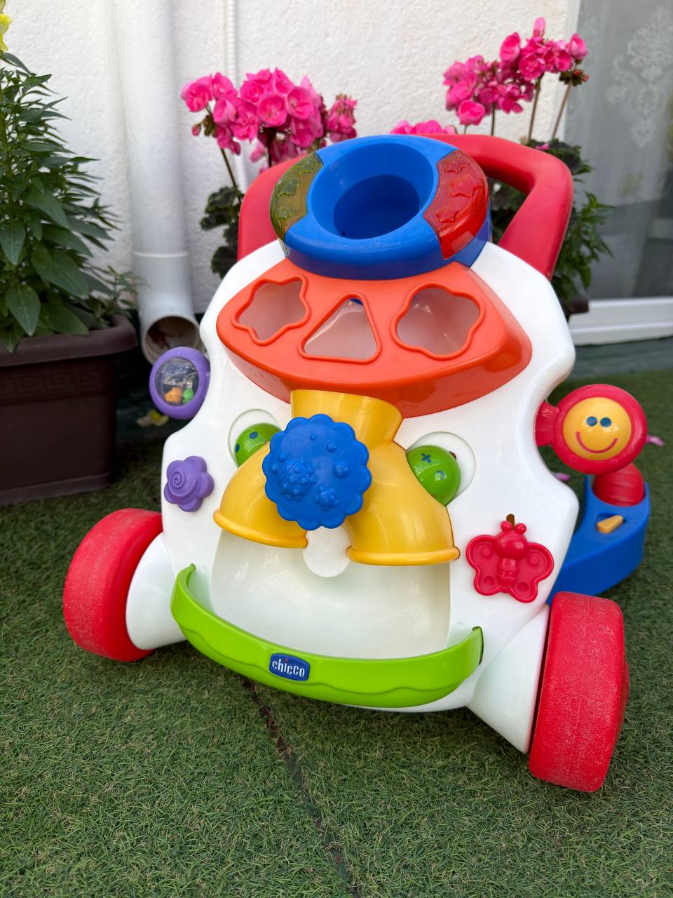 Продам ходунки Chicco .