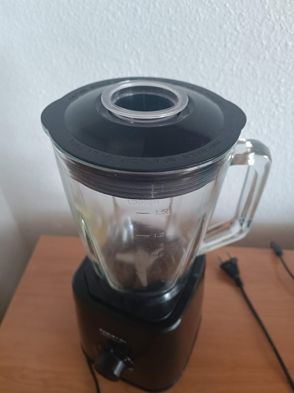 Блендер. 1500W, 4 скорости. 15 евро. Чаша стекло на 1 литр 2