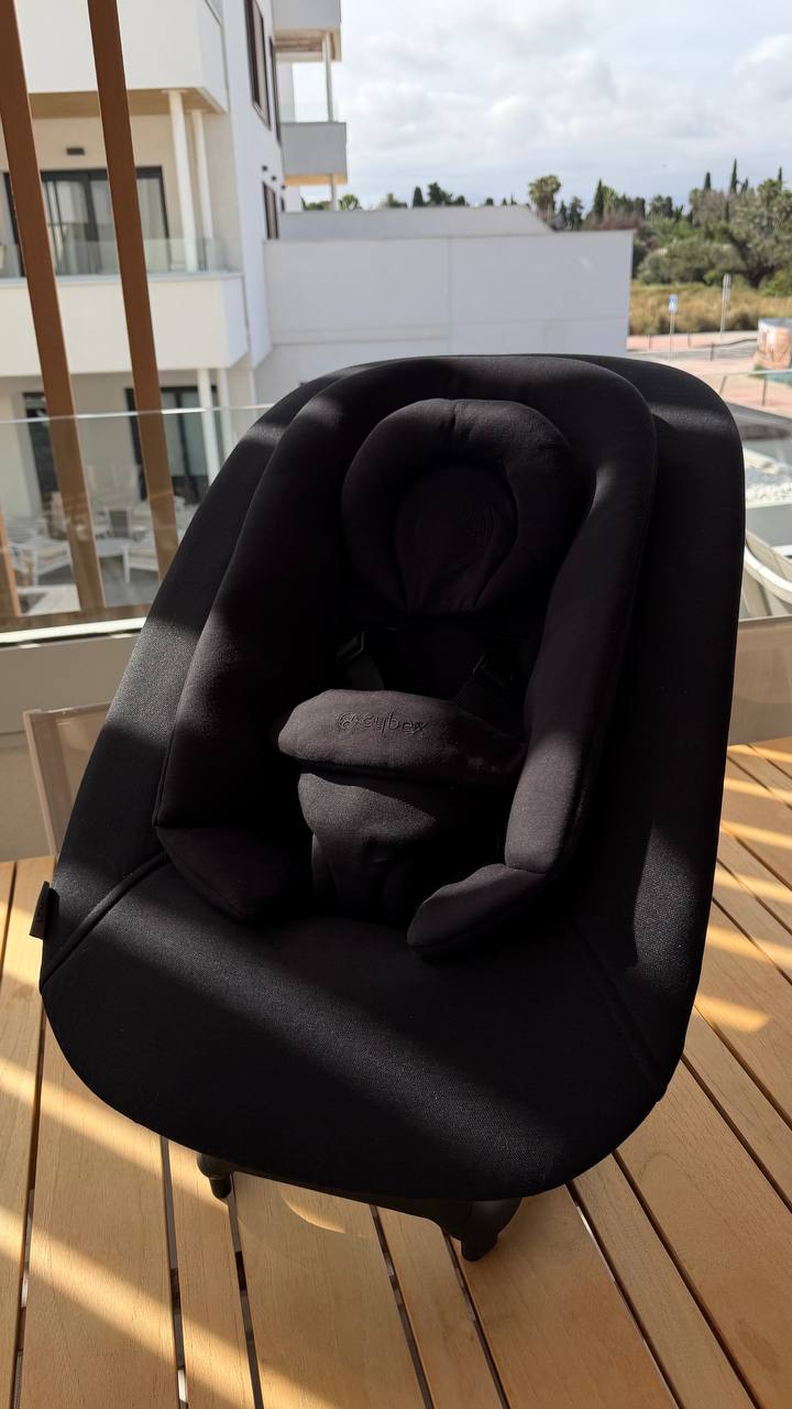 Cybex Gold Bouncer + фирменная подставка.