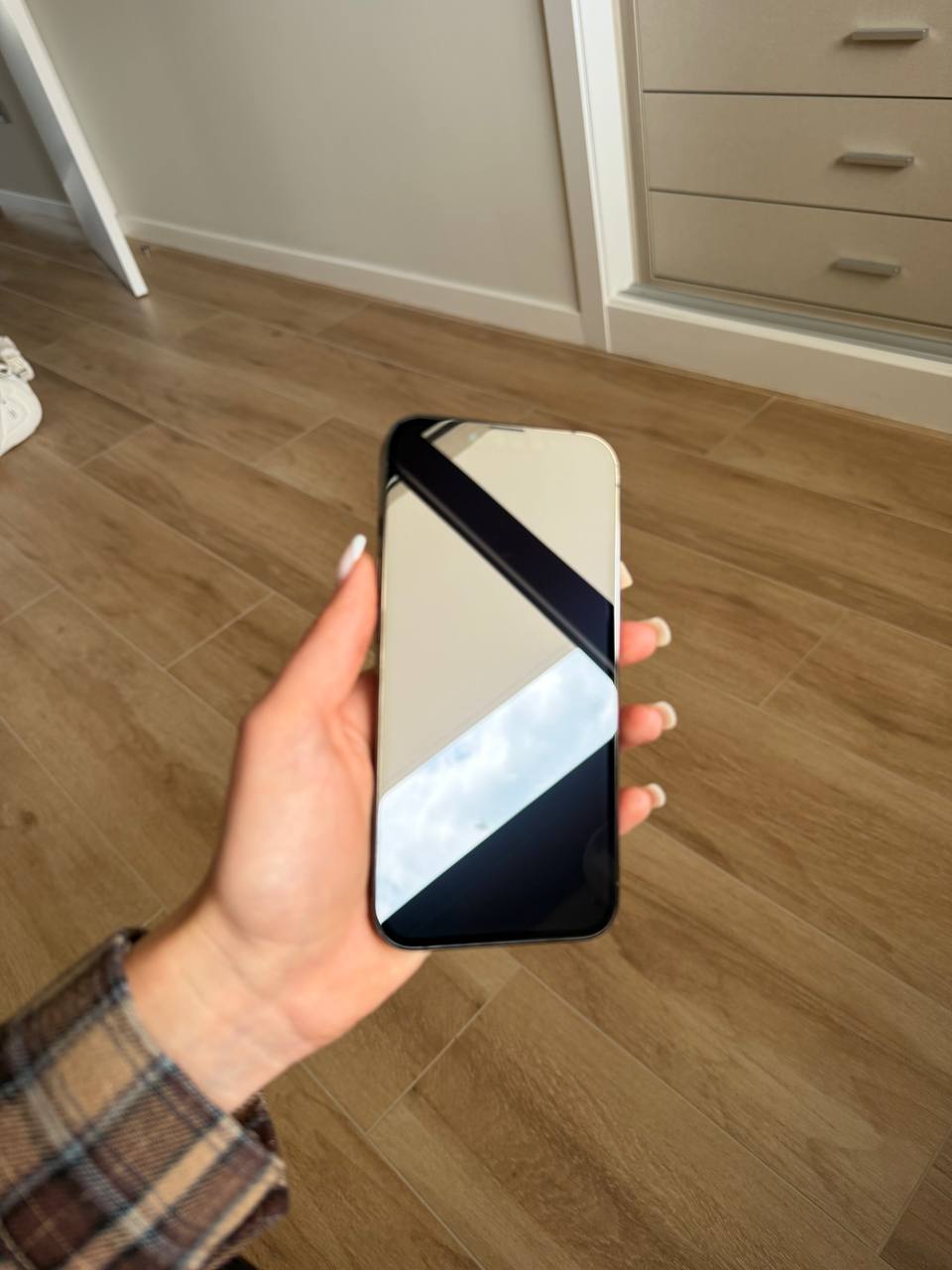 Продаю IPhone 13 Pro 512 GB. Все работает, только батарея под замену. Экран без царапин, всегда носи