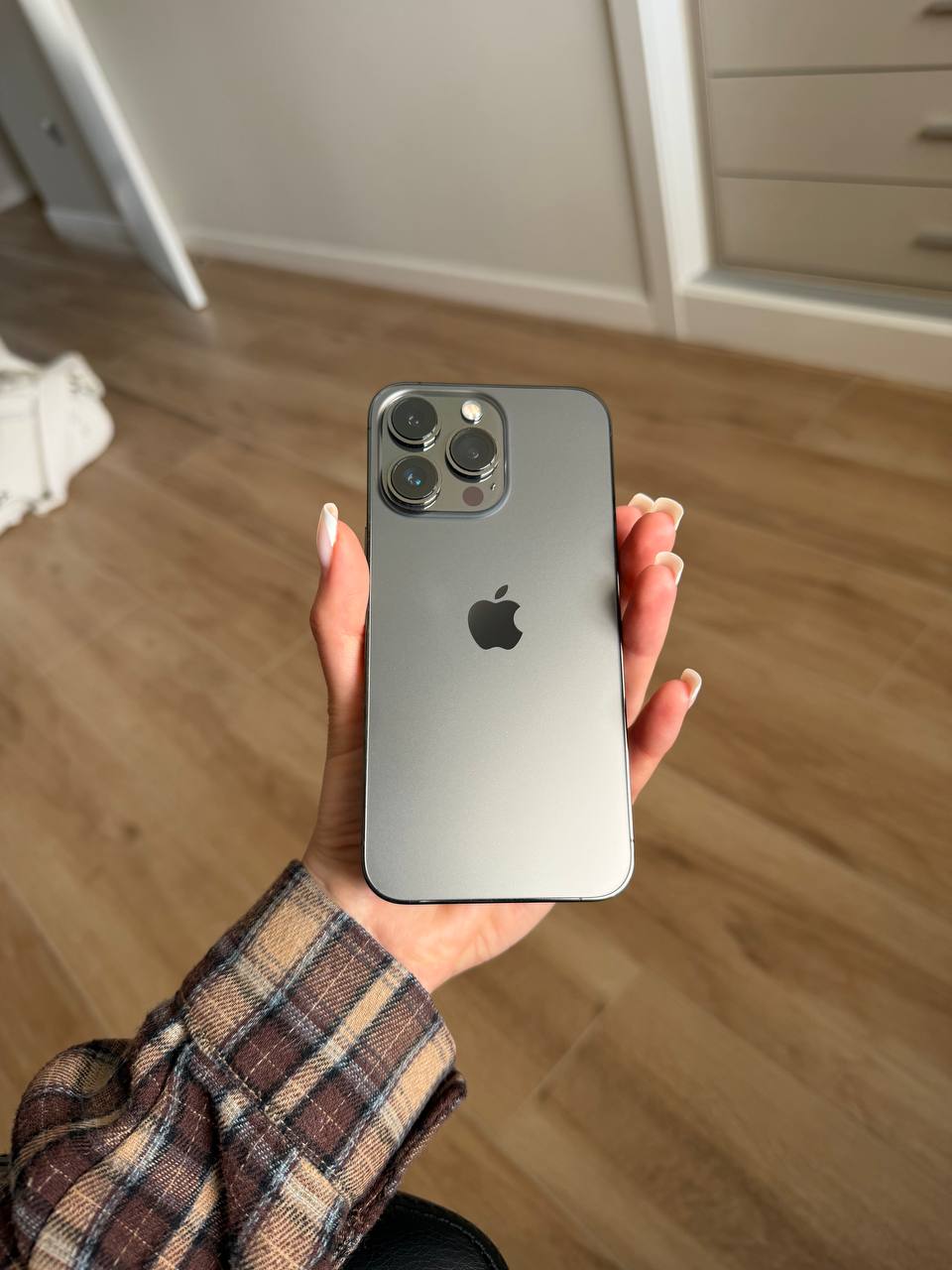 Продаю IPhone 13 Pro 512 GB. Все работает, только батарея под замену. Экран без царапин, всегда носи 2