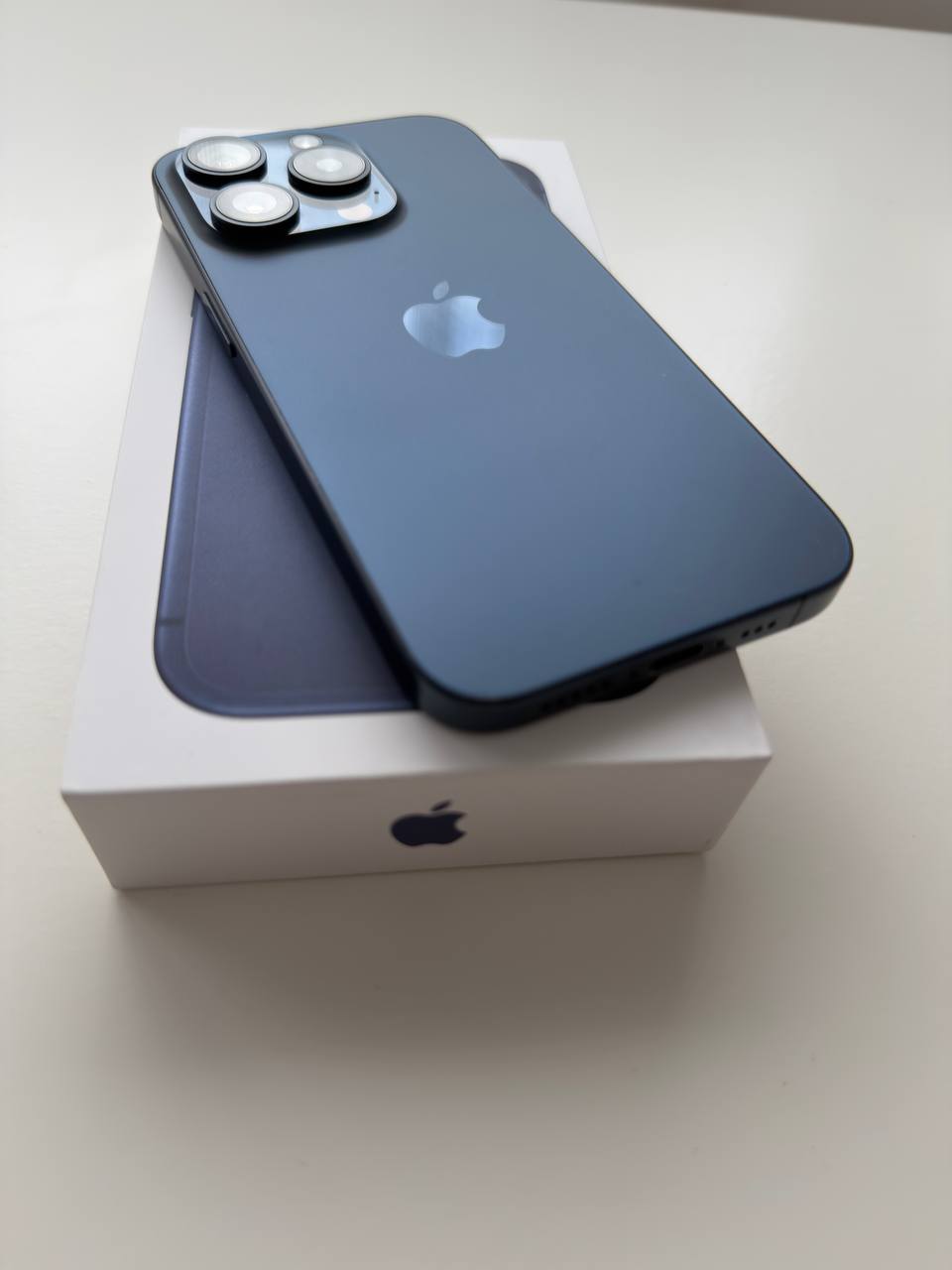 Продам IPhone 15 pro 256gb,батарея 86%,цена 500 евро.