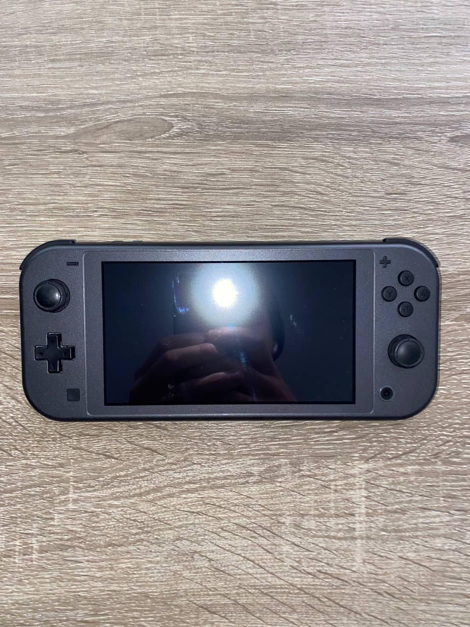 Продаю Nintendo Switch Lite 32 GB в двух цветах. Оба полностью рабочие и в хорошем состоянии