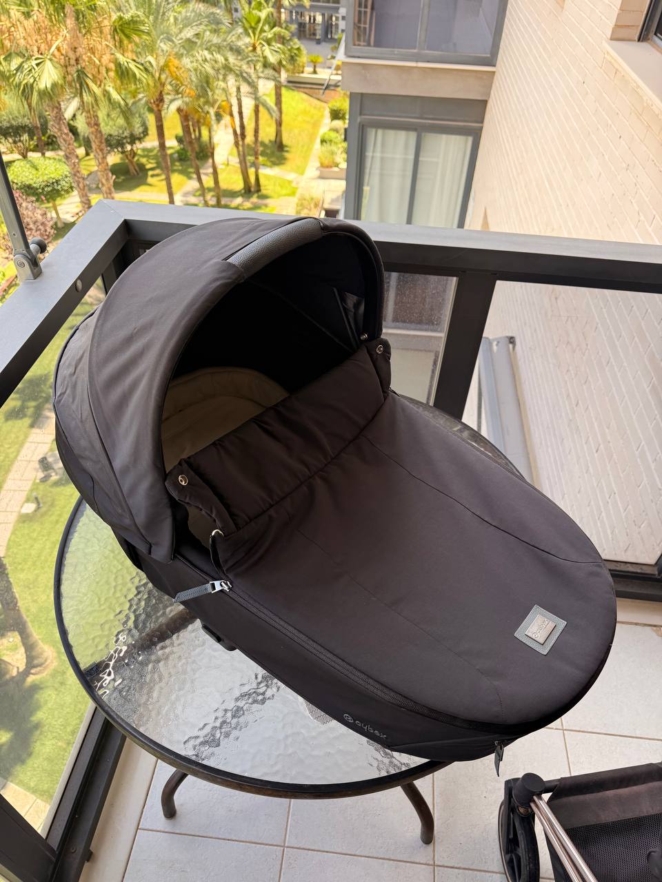 Продам коляску cybex Priam 2.0, люлька 4.0. И автокресло. Есть дефект по ручке, за все 650€ 5
