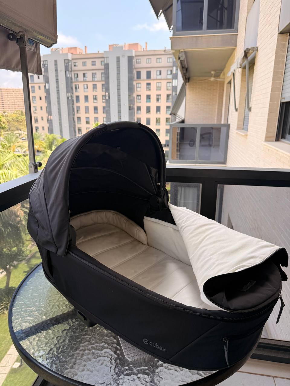 Продам коляску cybex Priam 2.0, люлька 4.0. И автокресло. Есть дефект по ручке, за все 650€ 6
