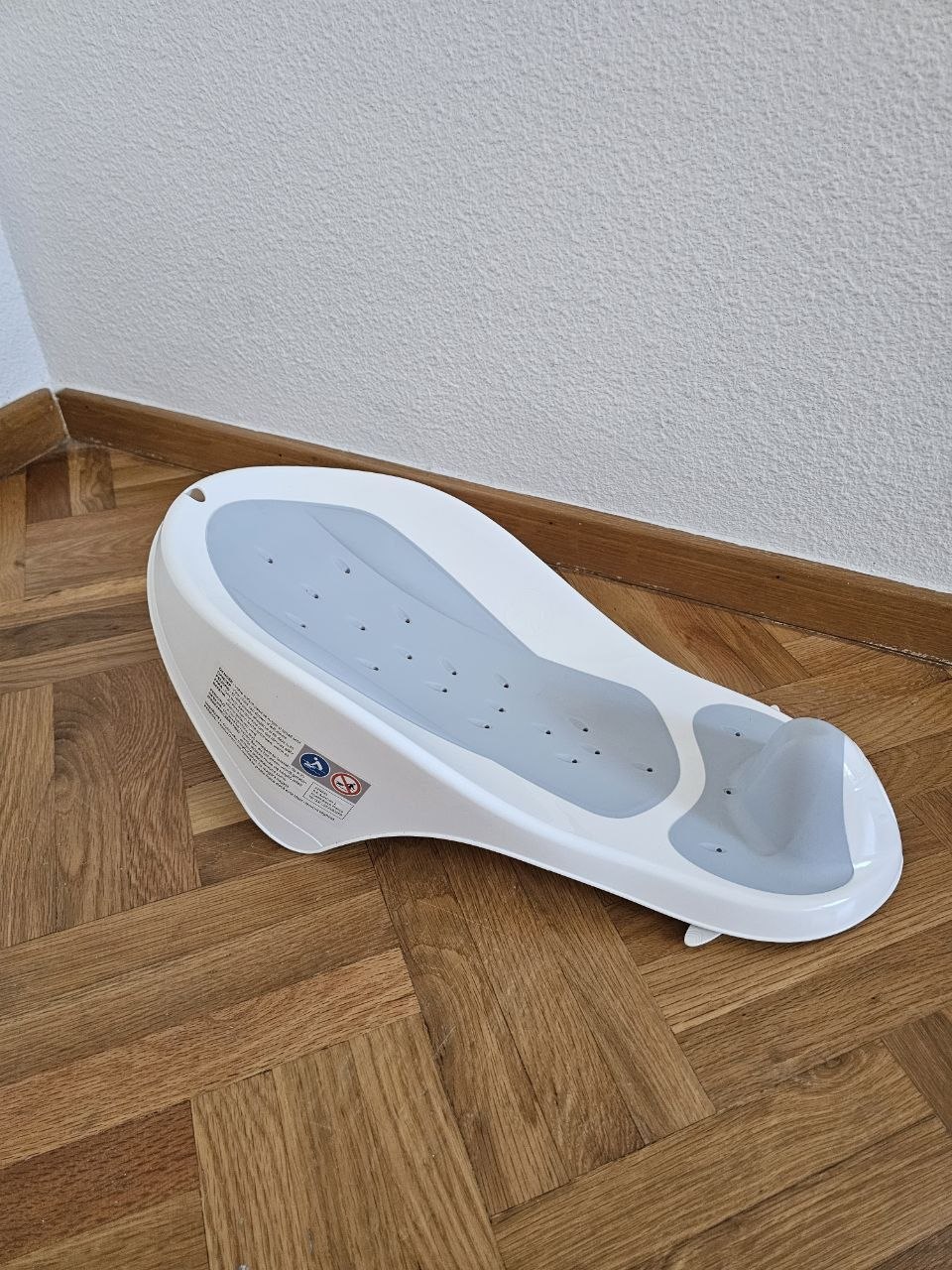 1. Утилизатор подгузников Tommee Tippe с двумя сменными касетами 10€ 2