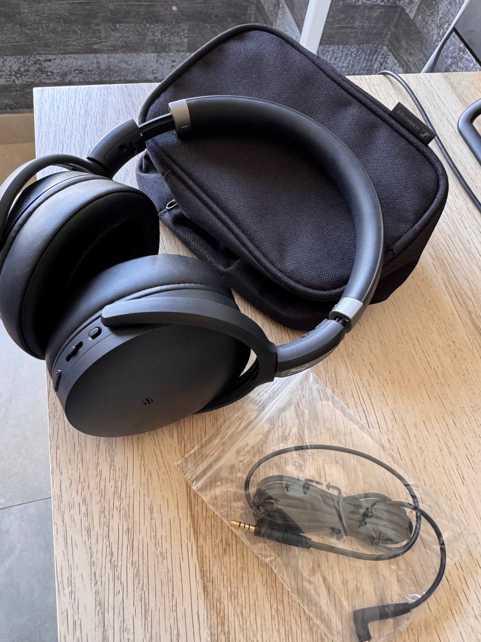 Продаю полноразмерные безпроводные наушники Sennheiser HD 450 BT с системой активного шумоподавления