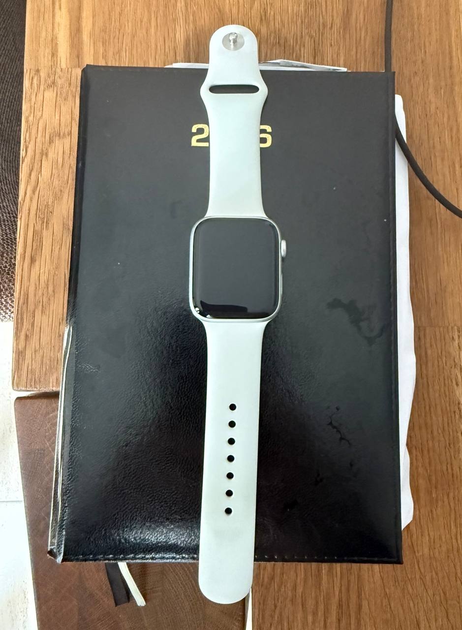 Apple Watch SE 44 мм, серебристые — в идеальном состоянии, гарантия до 18 июля 2026 г. 2