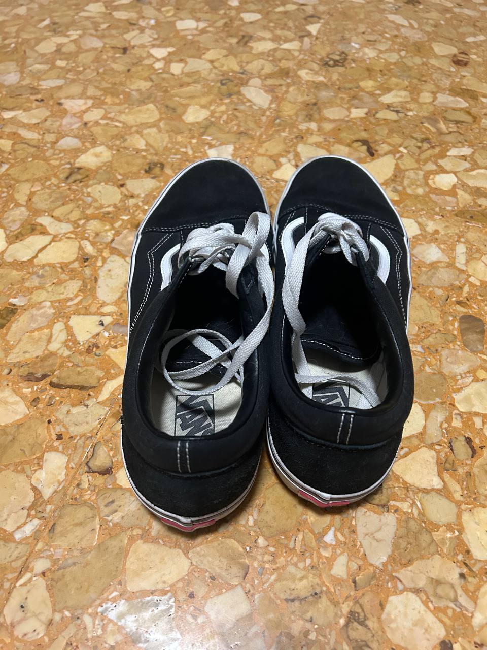 Vans кеды доставка бесплатная, почти новые, цена 60€ покупали за 85€, нога у парня выросла 3