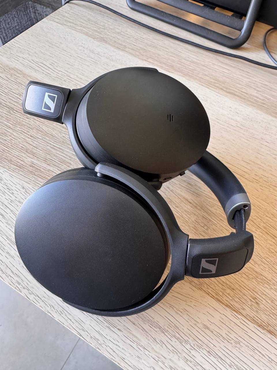 Продаю полноразмерные безпроводные наушники Sennheiser HD 450 BT с системой активного шумоподавления 2