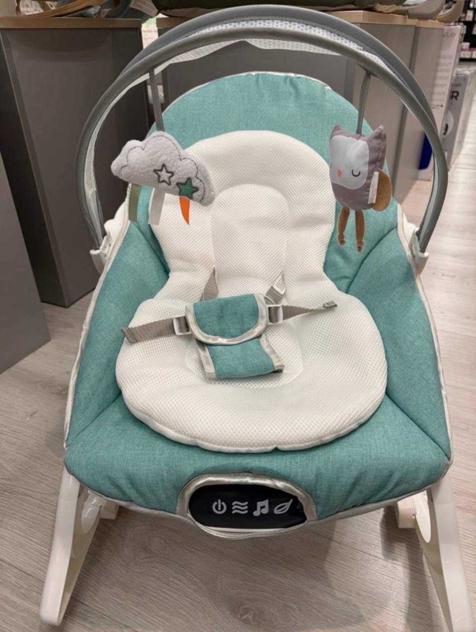 Продам переноску babyborn, качалку и конверт для смены подгузников за 70 € все вместе или можно по о 3