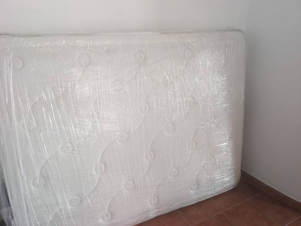 Матрас новый 150*200 жесткость высокая, 100€