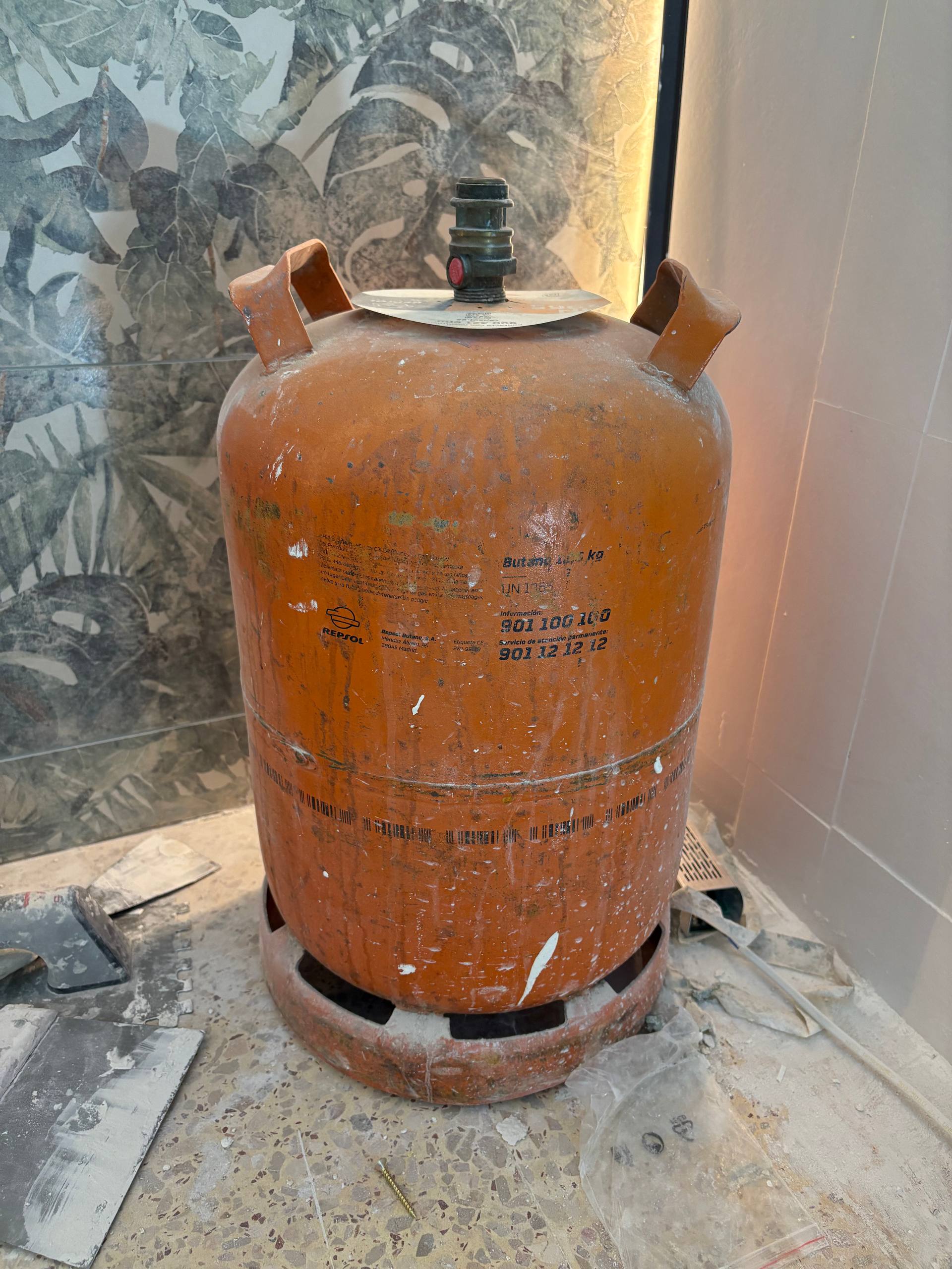 Продам газовый балон - 10 евро. 