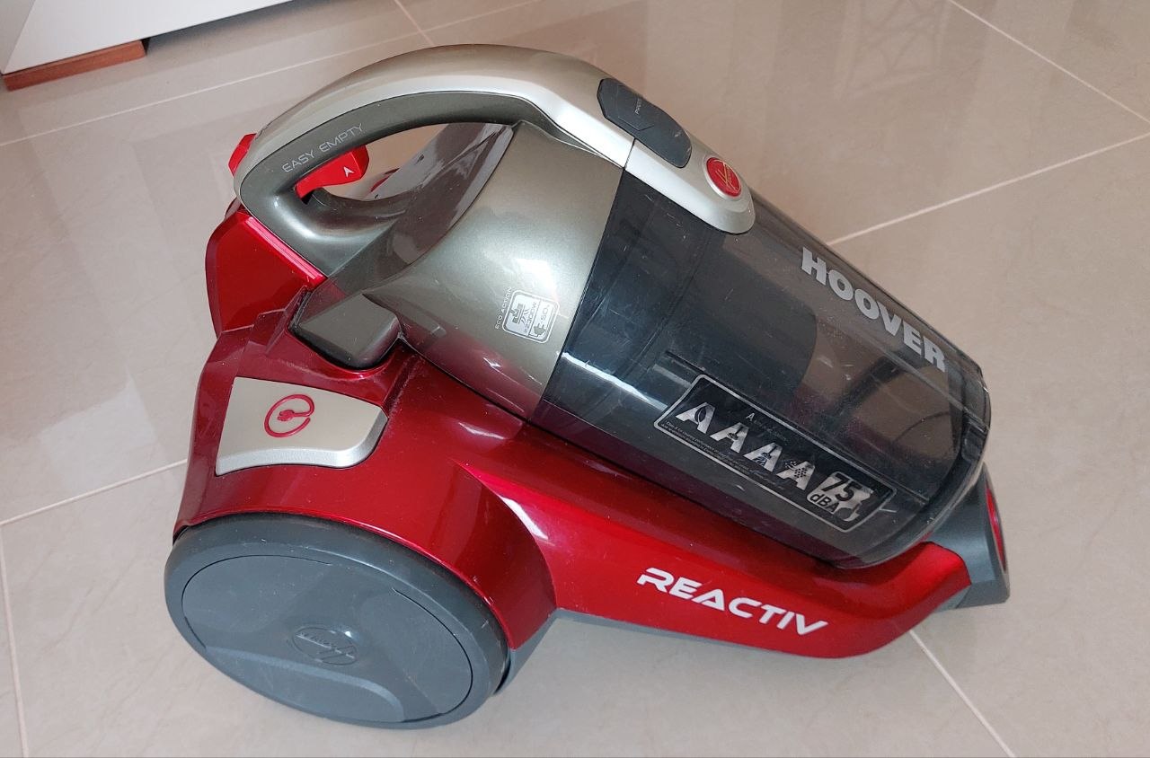 Пылесос Hoover REACTIV.  Практически новый, использовался всего 2 раза. Полностью исправен, в отличн