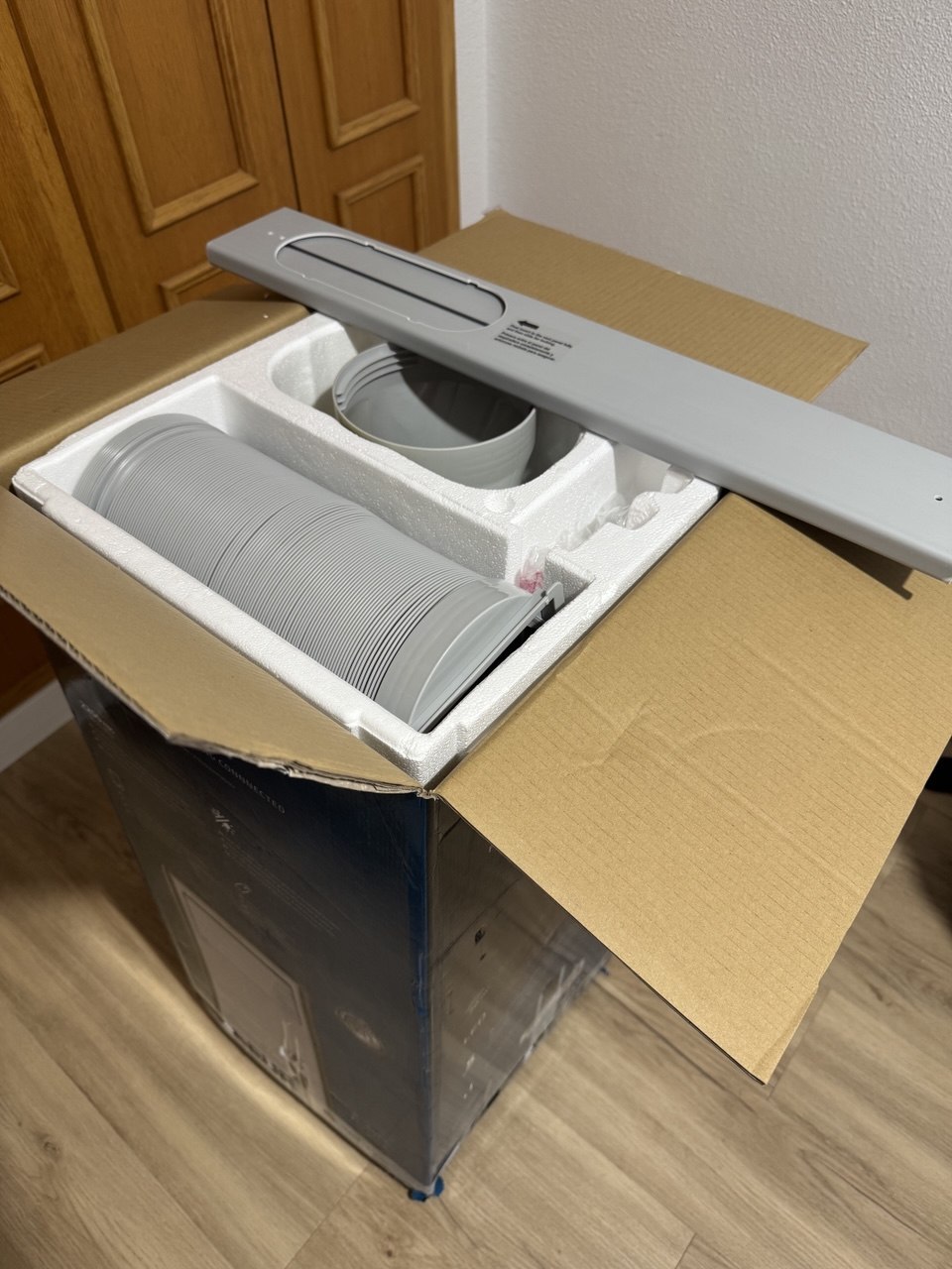 Продаю мобильный кондиционер Cecotec ForceClima 9500 Soundless Heating Connected.