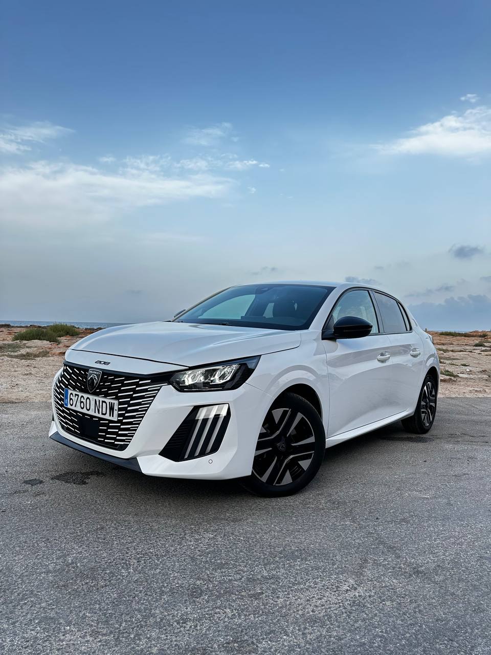 Peugeot 208 1.2 Allure – 2025 | 5 700 км | 14 950 € (НДС включён)