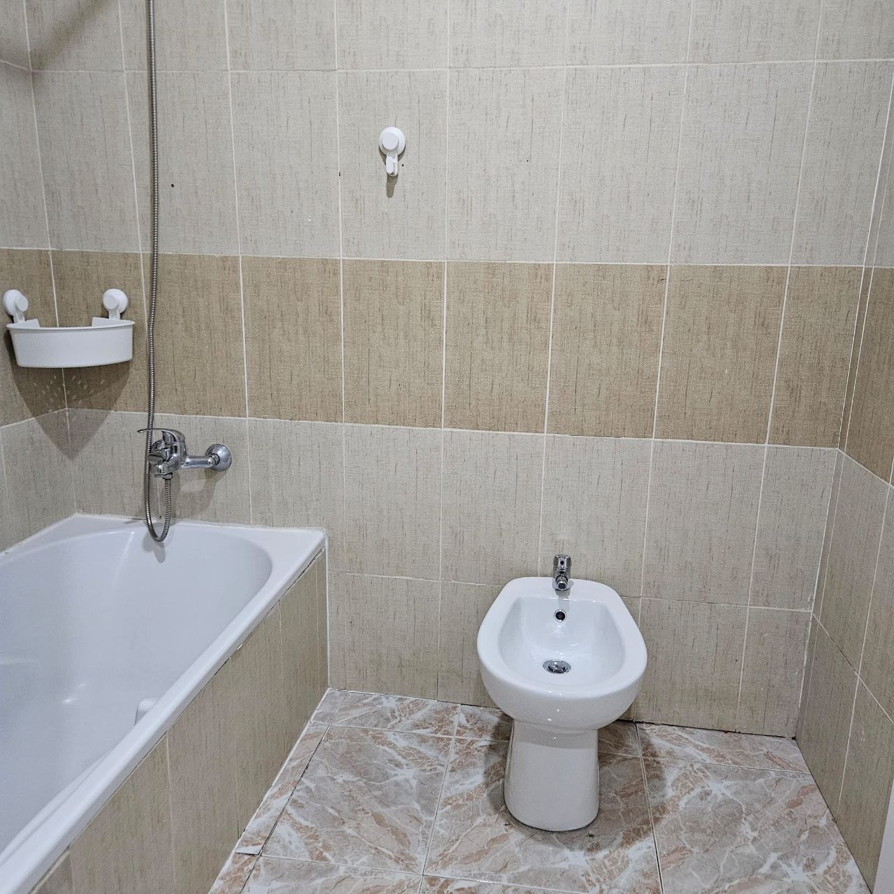 Сдается большая комната для двоих Аликанте, Campoamor рядом с ареной быков и аудиторией. После ремон 6