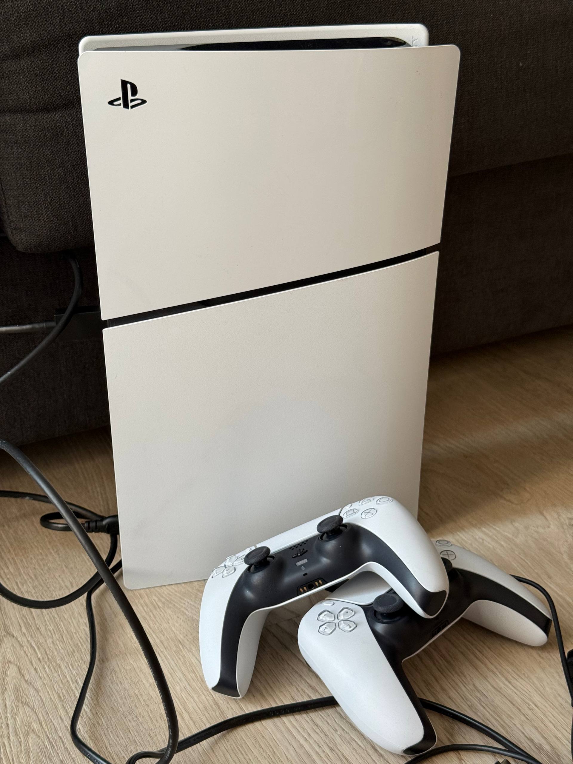 🎮 Продам PlayStation 5 Slim  (CFI-2016) с дисководом.