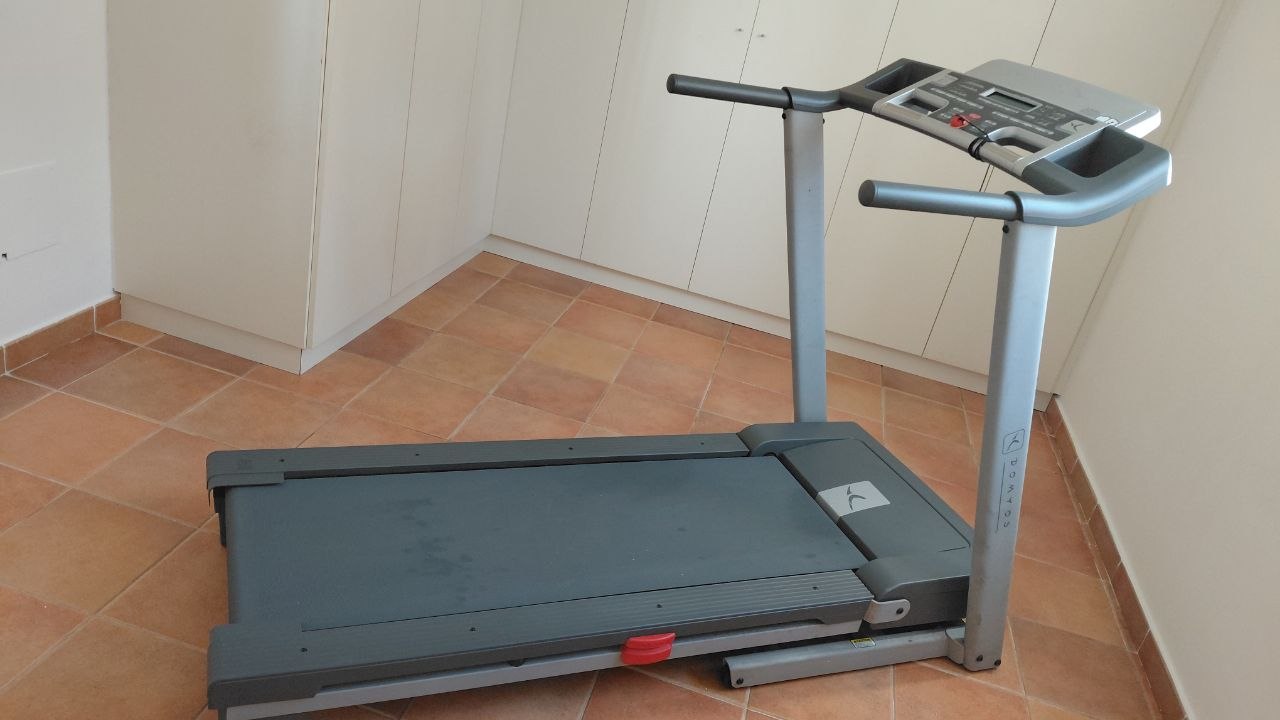 Беговая дорожка Domyos TC 490 Decathlon б/у в хорошем состоянии. Максимальная скорость: 16 км/ч.