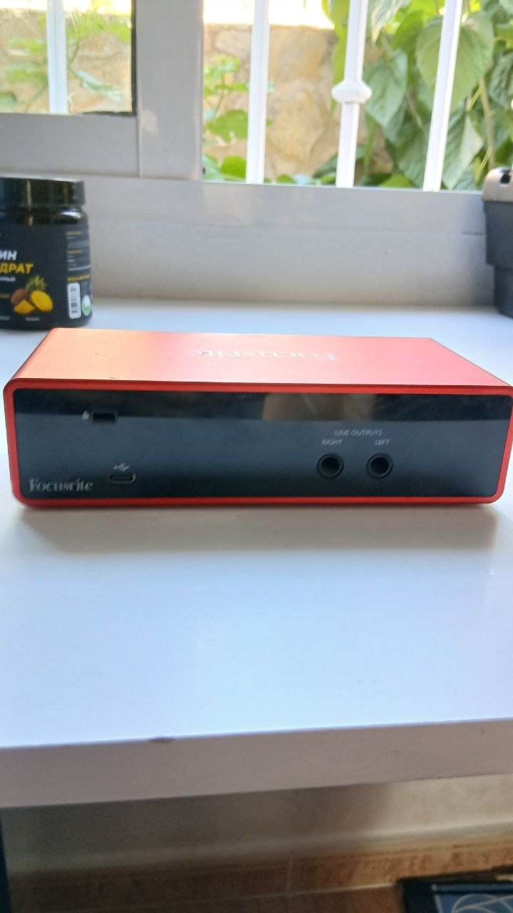 Аудио карта focusrite scarlet 2i2, отличное состояние.