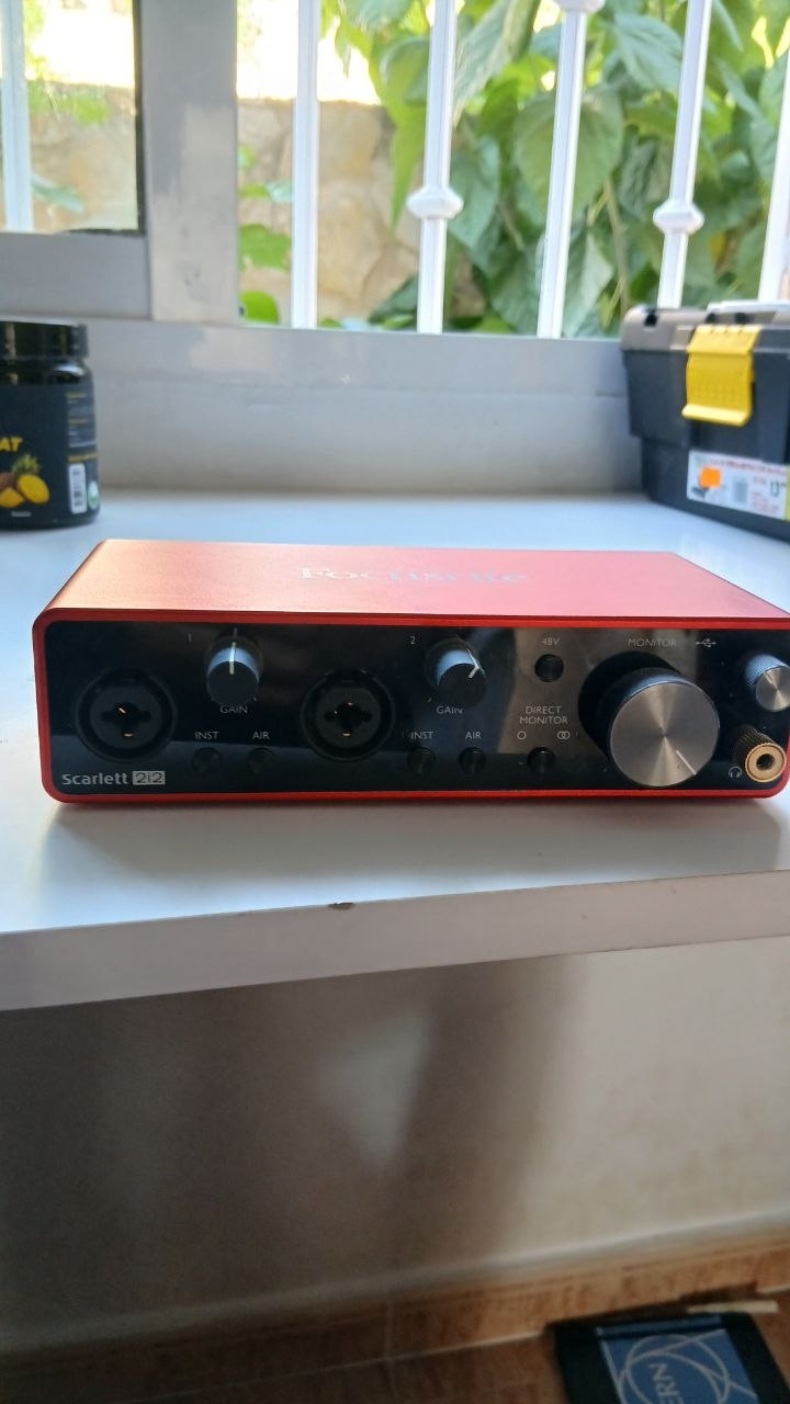 Аудио карта focusrite scarlet 2i2, отличное состояние. 2