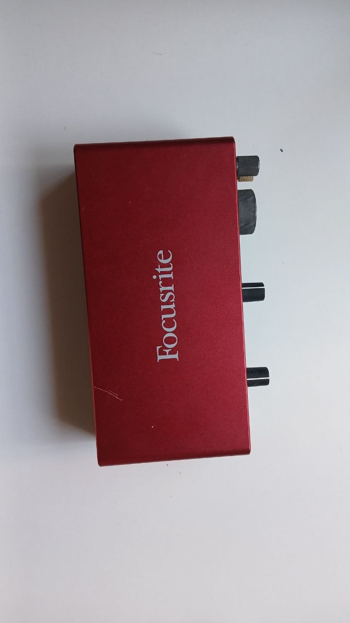 Аудио карта focusrite scarlet 2i2, отличное состояние. 3