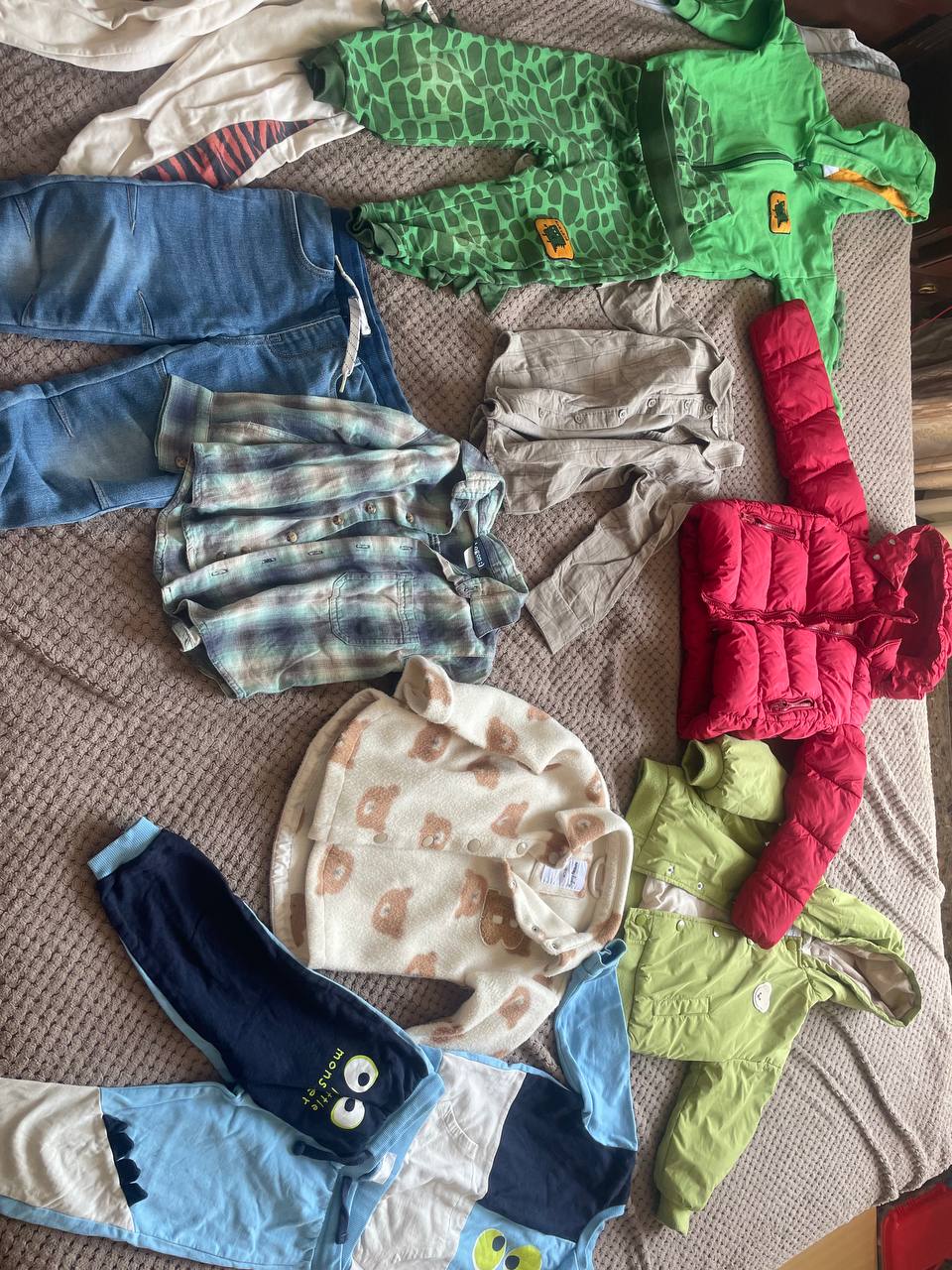 Продам одяг на хлопчика 2-3 роки, 10 евро, самовивіз ТЦ Гран Віа