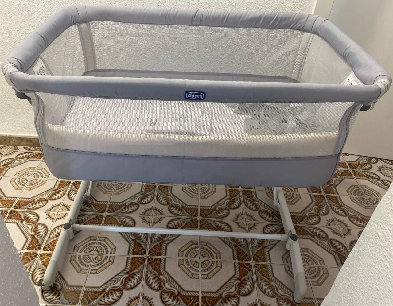Продам приставную кроватку NEXT2ME CHICCO POP UP. Цена 50евро 2