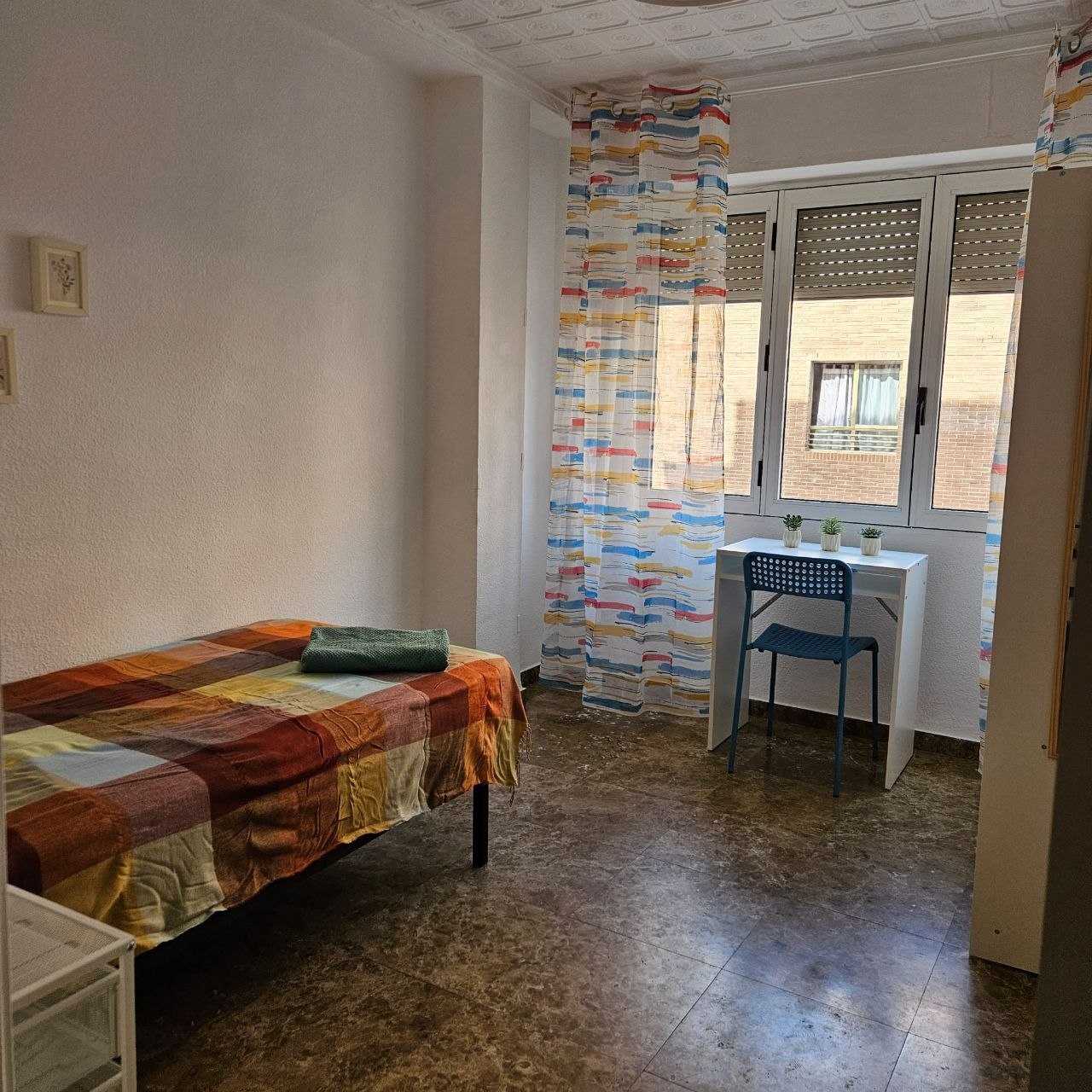 Сдается комната для одного человека. Аликанте, район Campoamor, рядом с ареной быков и аудиторией 2