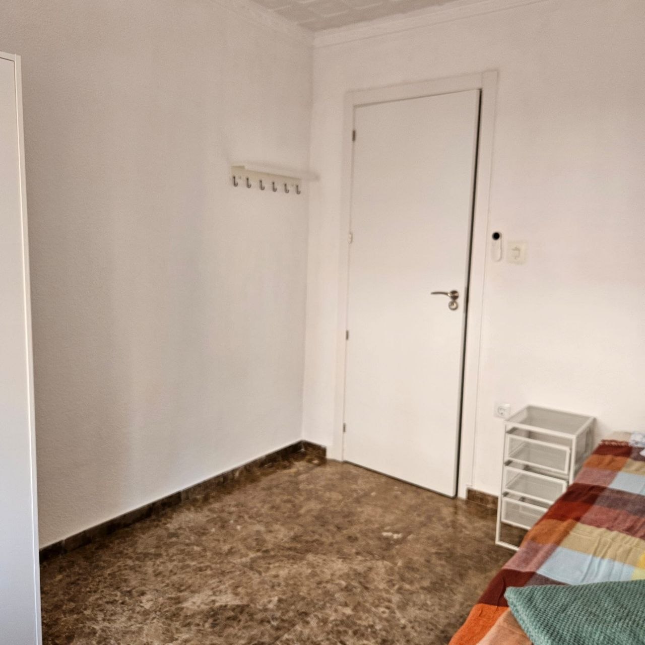 Сдается комната для одного человека. Аликанте, район Campoamor, рядом с ареной быков и аудиторией 4