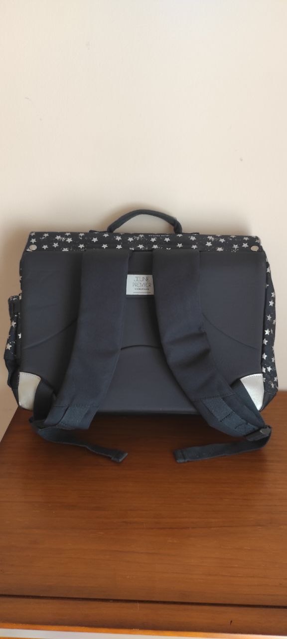 Портфель - рюкзак midi Jeune Premier. Вес 0.9 кг. Р.38×32×14 см. Имеются 2 больших отделения, дополн 2