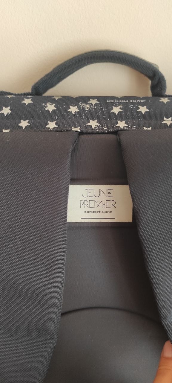 Портфель - рюкзак midi Jeune Premier. Вес 0.9 кг. Р.38×32×14 см. Имеются 2 больших отделения, дополн 3